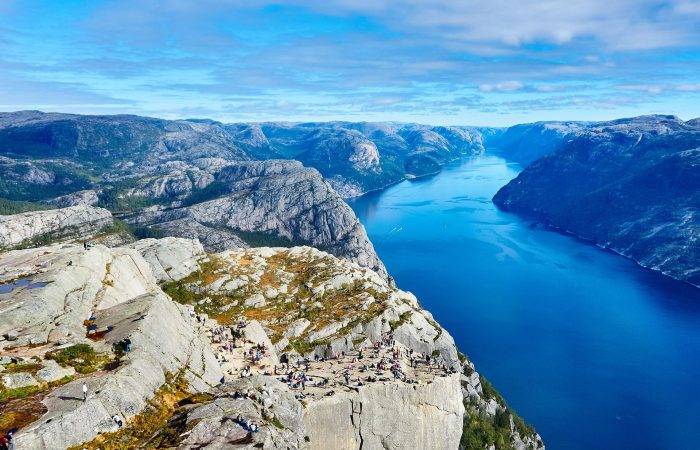 photo-1443890484047-5eaa67d1d630 11